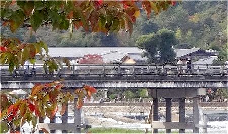 京都　嵐山　１０月　渡月橋