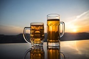 飲み物－ビールと夕日2