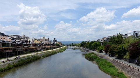 京都　四条大橋より　鴨川