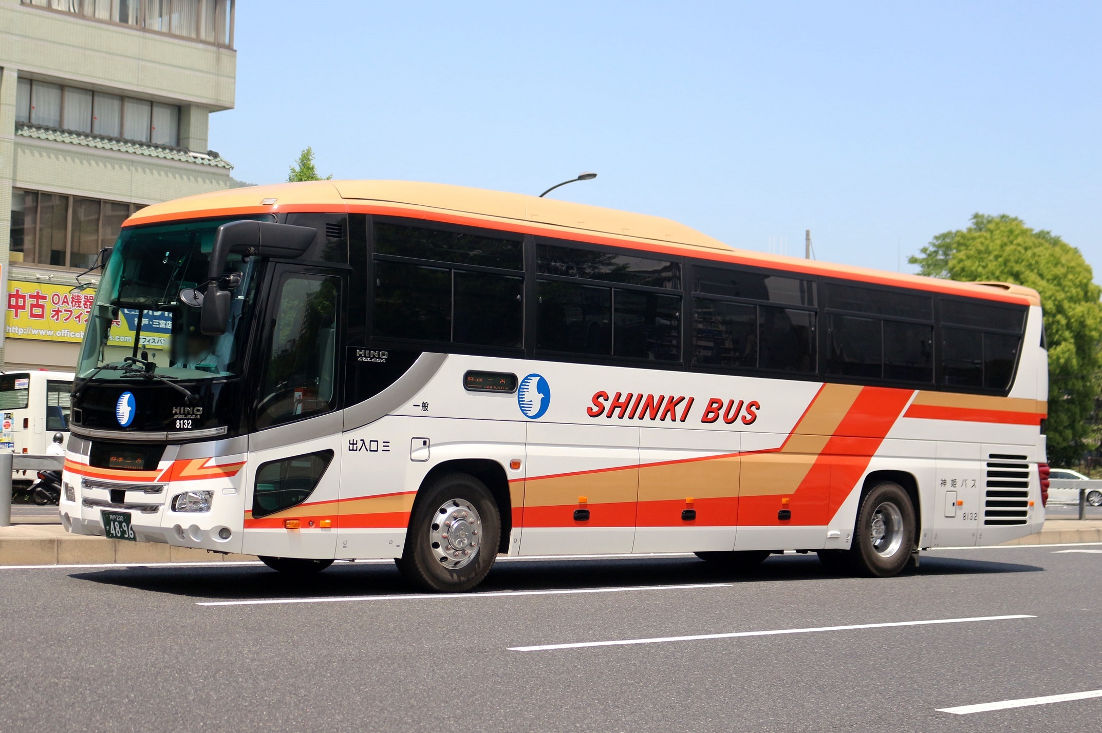 神姫バス 8132