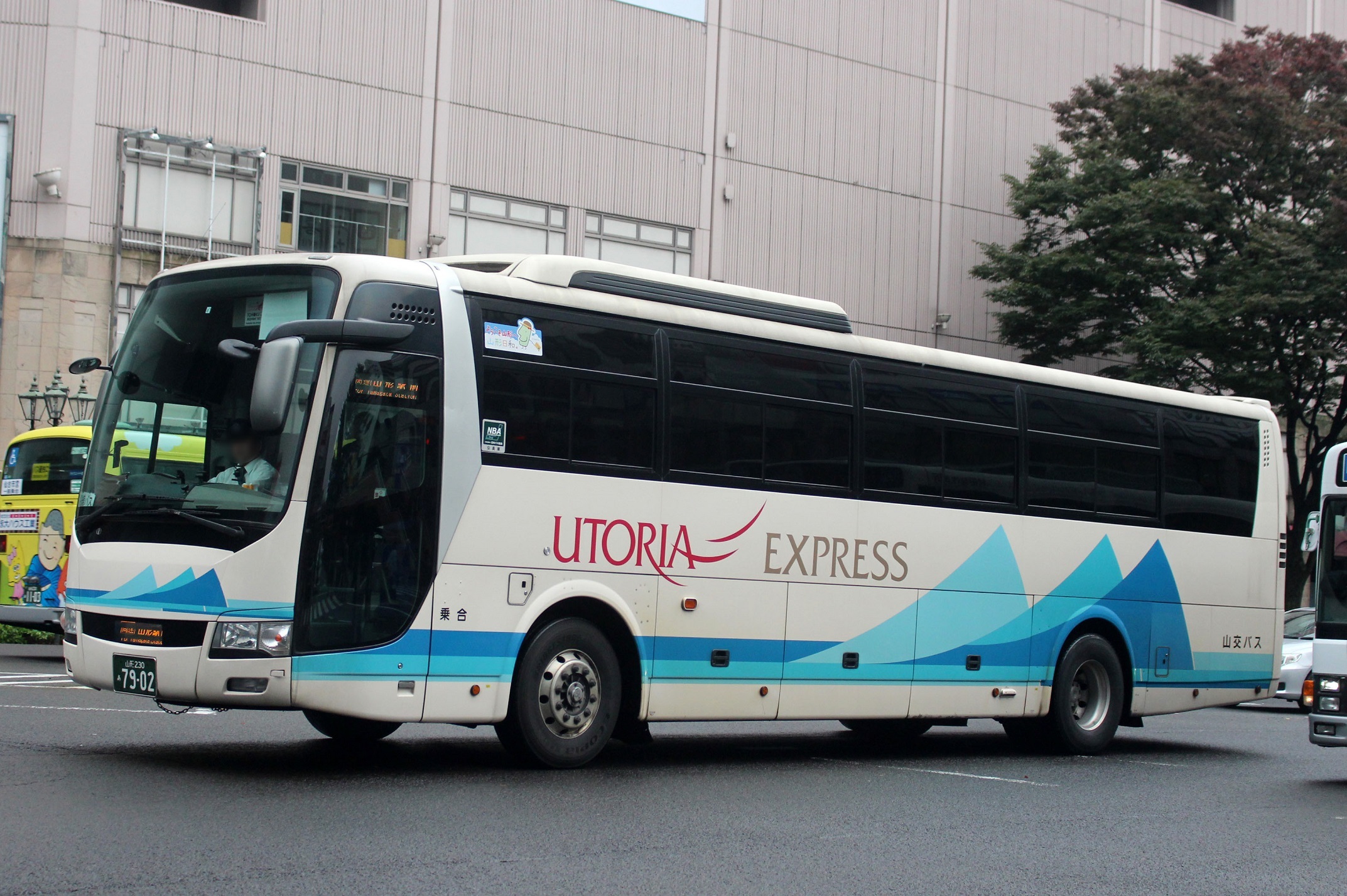 山交バス 79002
