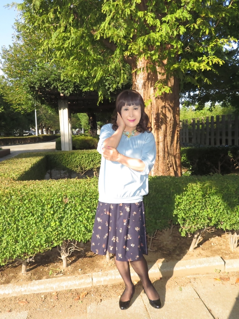 水色トップス花柄紺スカートB(7)