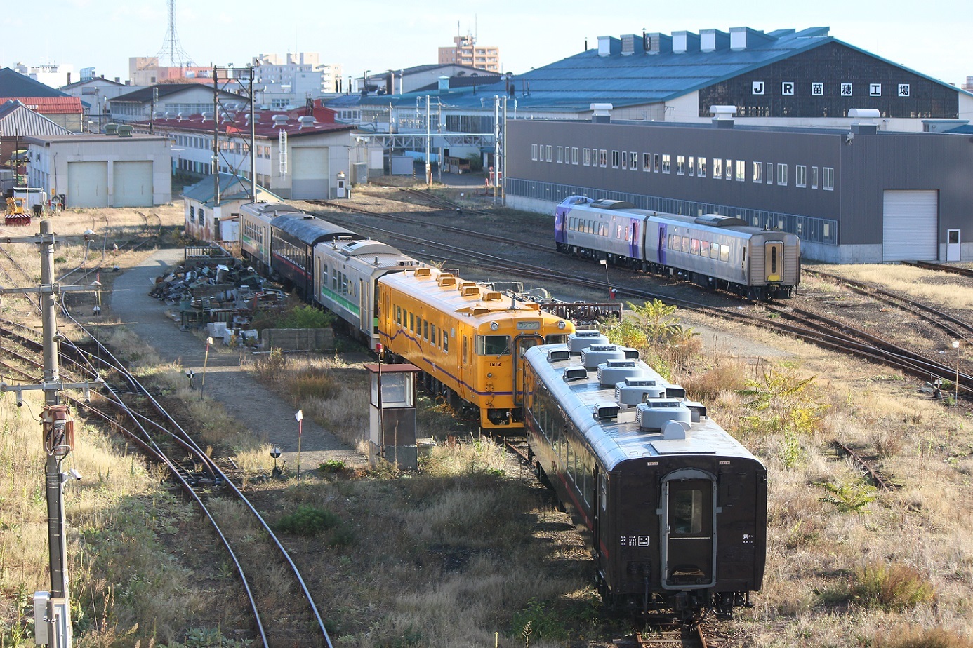 苗穂工場の留置車両（2022年11月6日）a06