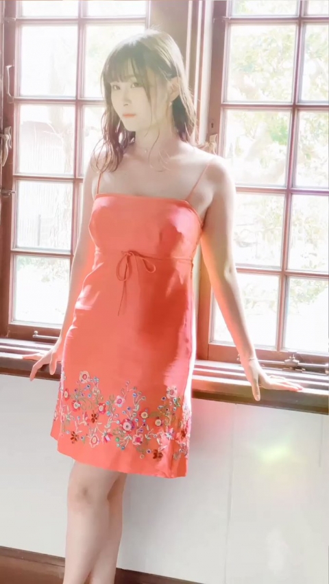 【動画】声優・相良茉優さん、セクシーなドレス姿を公開！！【ラブライブ！虹ヶ咲】