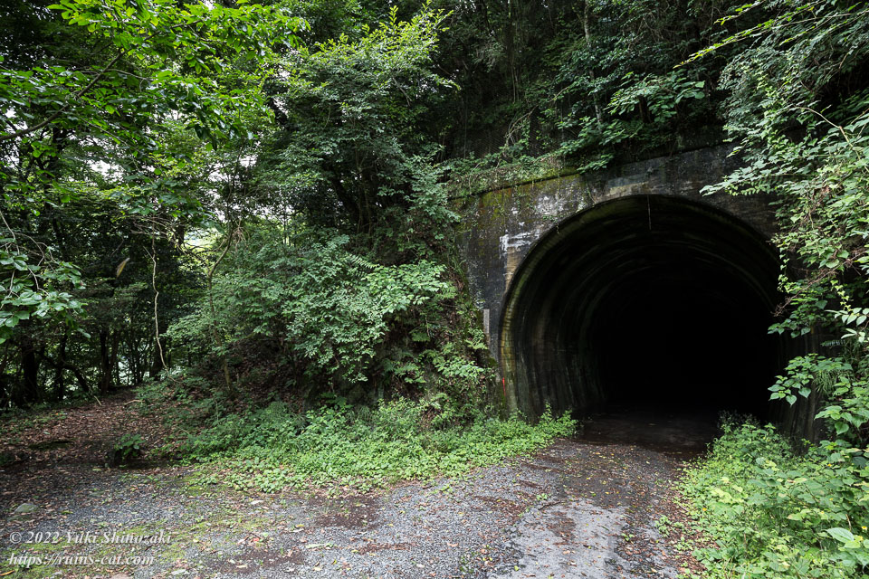 朝鮮トンネル（二股トンネル）と旧道との分岐（東側）