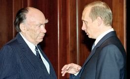 ヤコブレフ（左）とプーチン