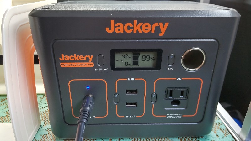 Jackeryポータブル電源400⑧シガーソケットから充電2203
