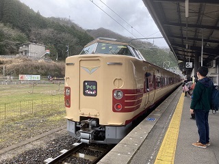 JR西日本特急やくも国鉄色伯備線新見駅