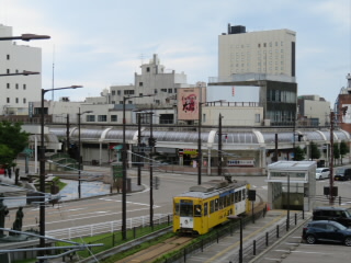 富山あいの風とやま鉄道JR氷見線城端線万葉線路面電車高岡駅
