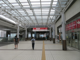 富山あいの風とやま鉄道JR氷見線城端線高岡駅