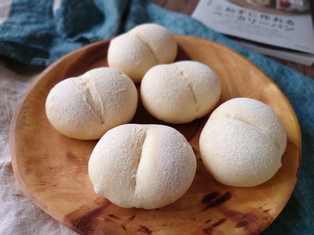 レシピ本「こねずに作れるベーカリーパン」のハイジの白パンを作りました☆おうち時間